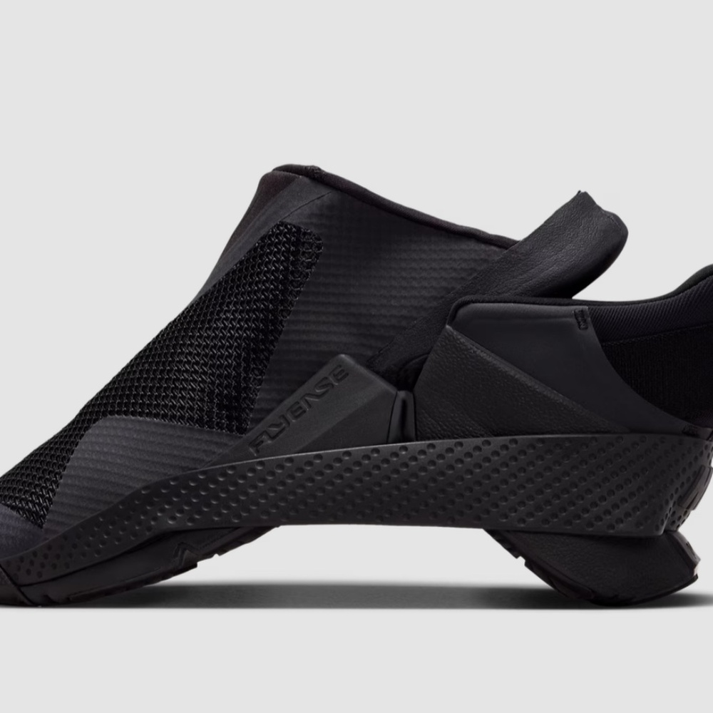 Nike FlyEase sneakers for women -Size 8 - Brand new